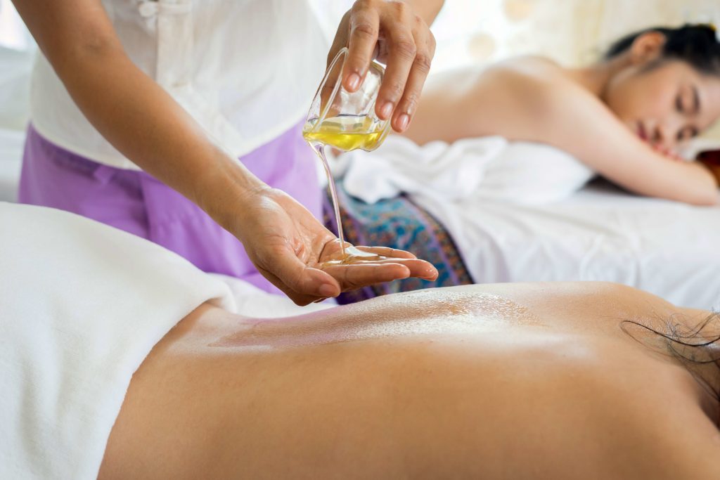 massage-bali-balinais-thailandais-thai-salon-la-baule-labaule-californien-activite-spa-institut-estheticienne-detente-2